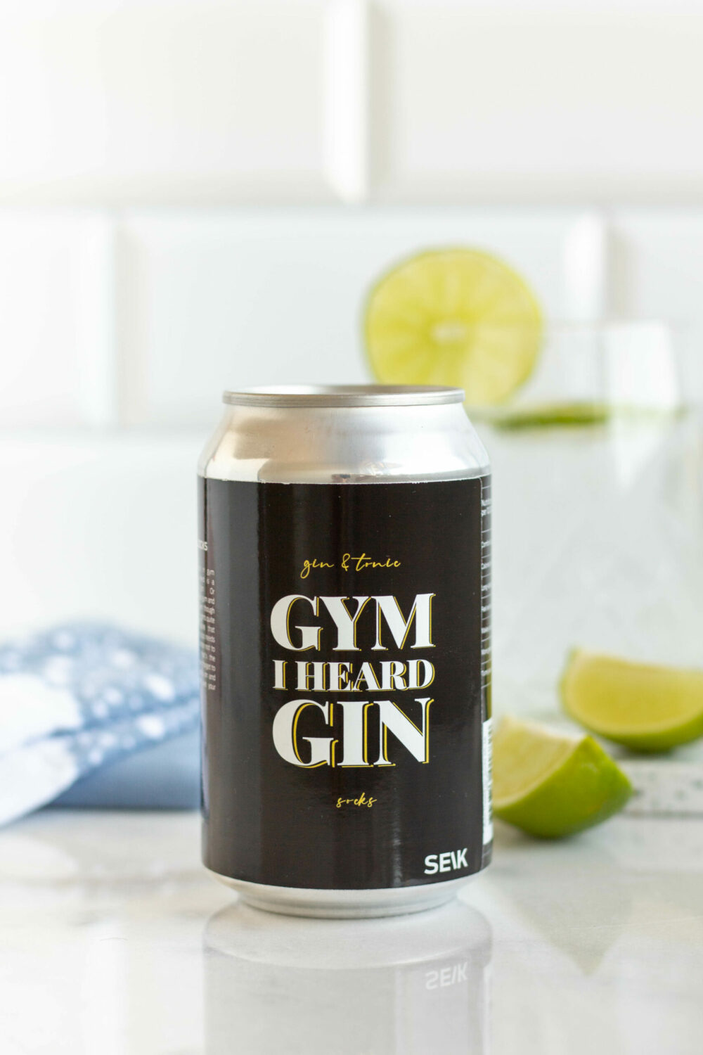 Sokker i en dåse - Gym? Jeg har hørt Gin! - Gin & Tonic-strømper (størrelse 40-46)