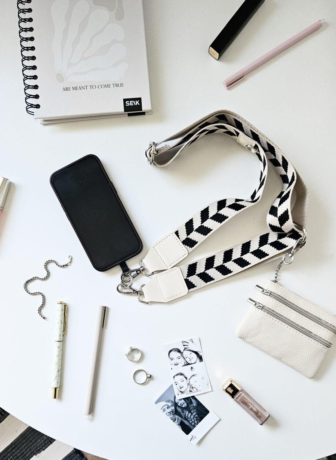 Universal telefonstrop med pung – Beige & Black Bliss