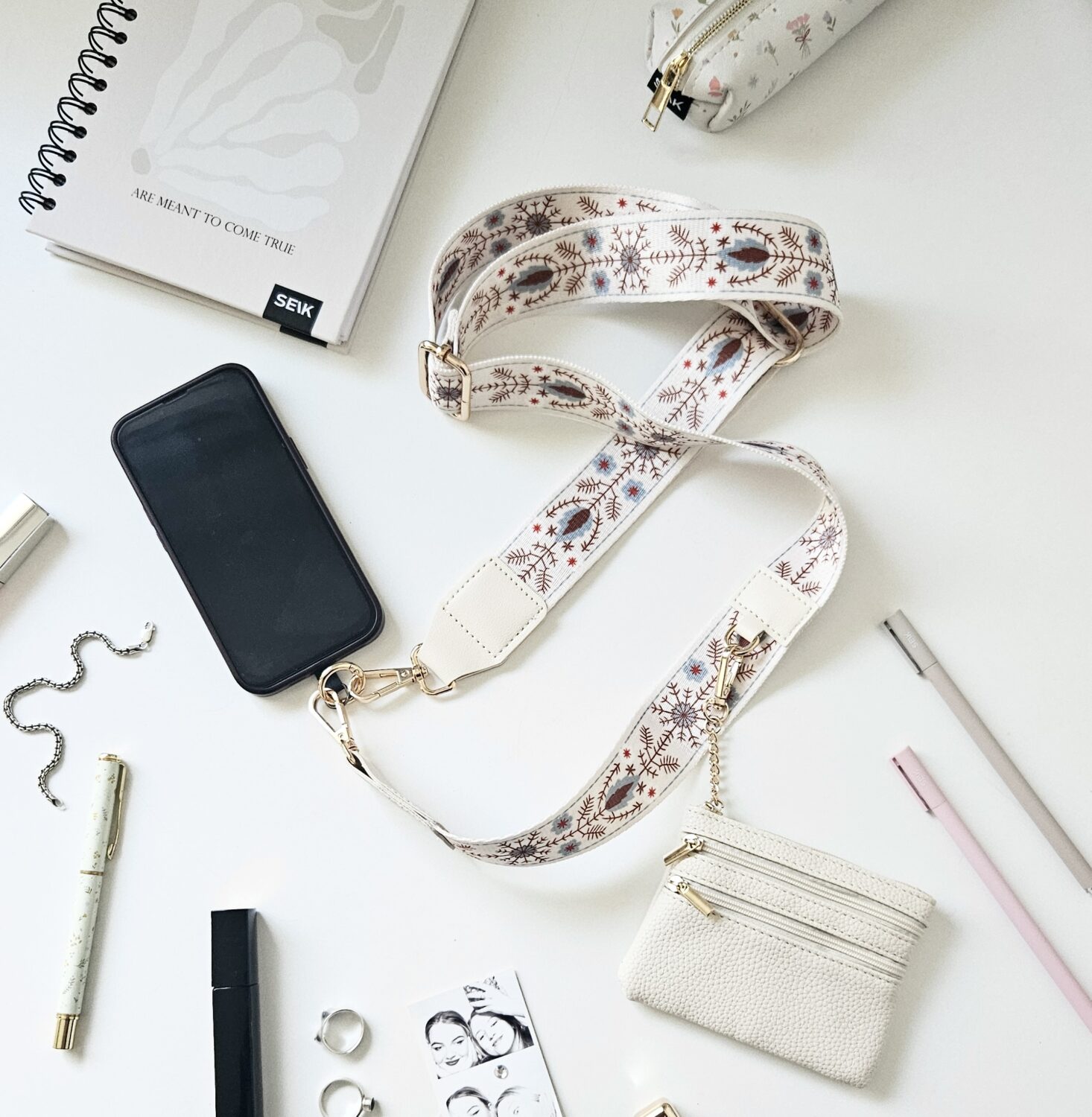 Universal telefonstrop med pung – Cultural Petals