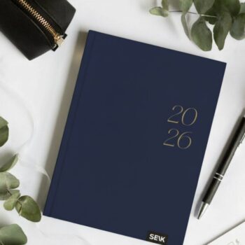 Happy Calendar kalender 2026 (A5) – mørkeblå